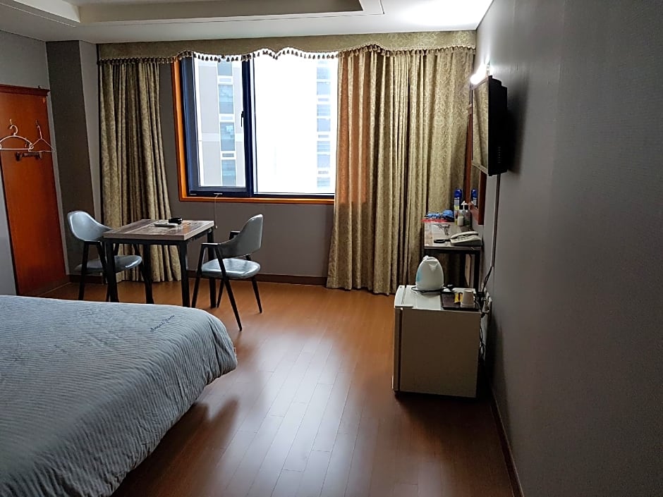 Seongsanpo Sky Hotel