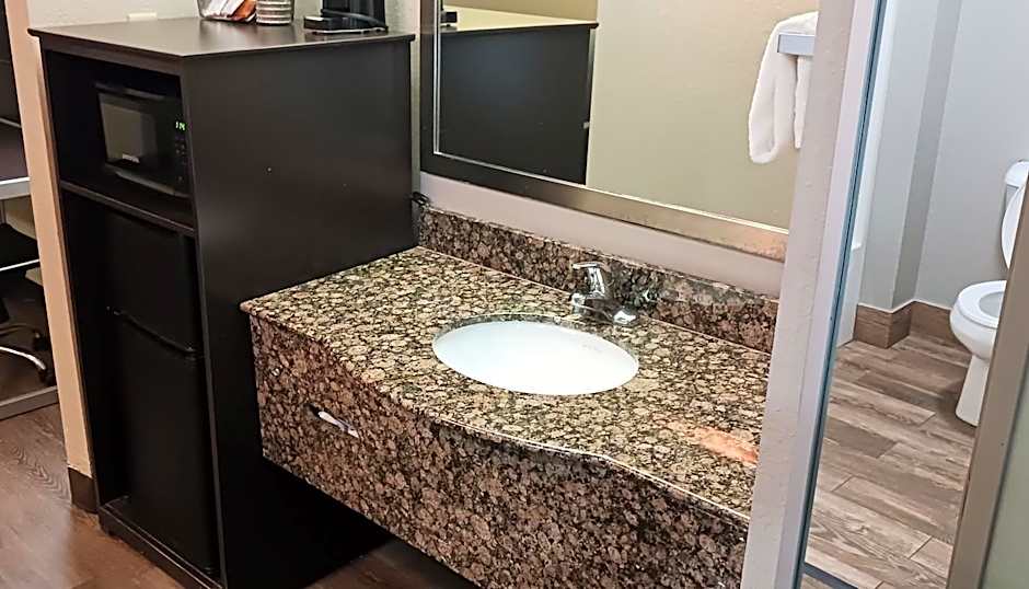 Red Roof Inn & Suites Jackson - Richland
