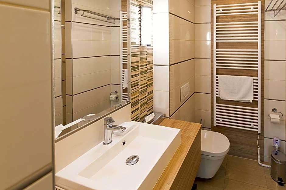 Hotel Zena Beauty & Shopping Center