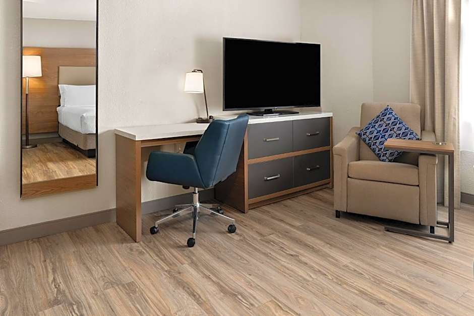 Candlewood Suites Richmond - South By IHG