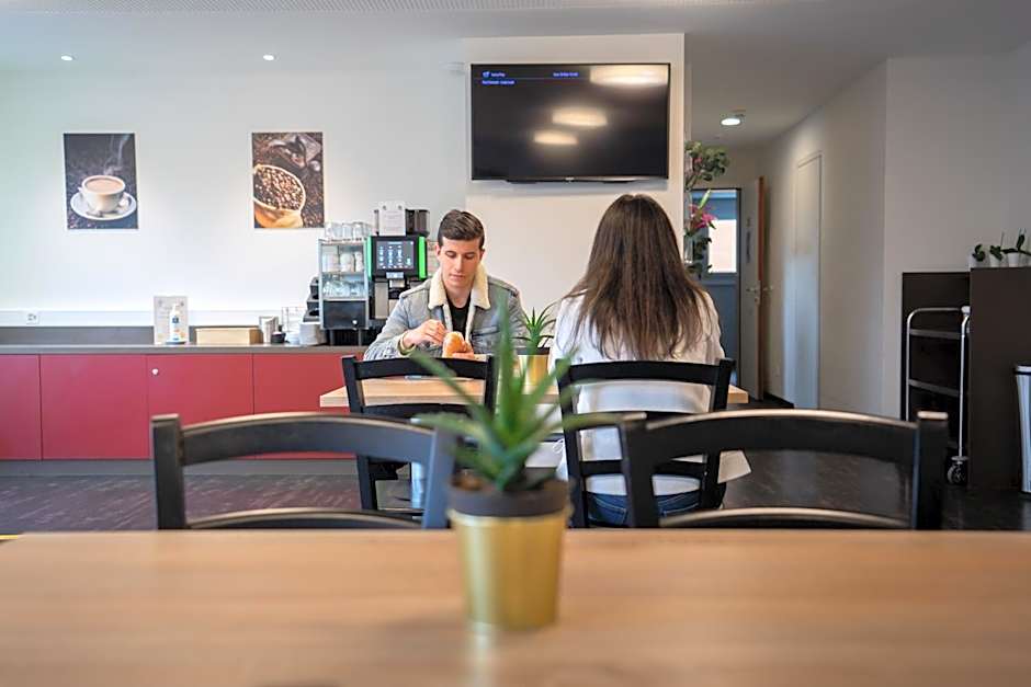 Nyon Hostel
