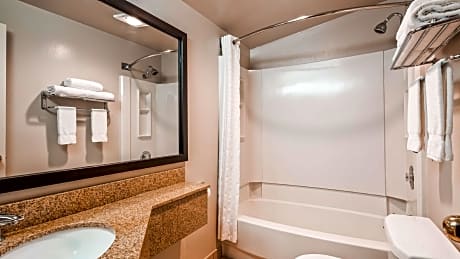 Suite - 1 King 1 Queen, Nonsmoking, Third Bed Queen, Queen Sofabed, Family Suite