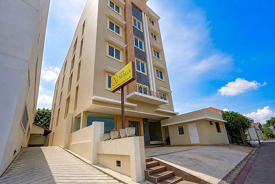 Townhouse Oak Hotel Niaga Surabaya