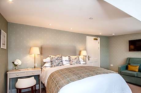 Luxury Family Attic Room