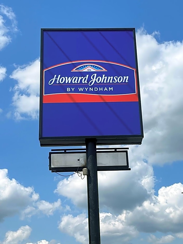 Howard Johnson by Wyndham Clarksville Tennessee