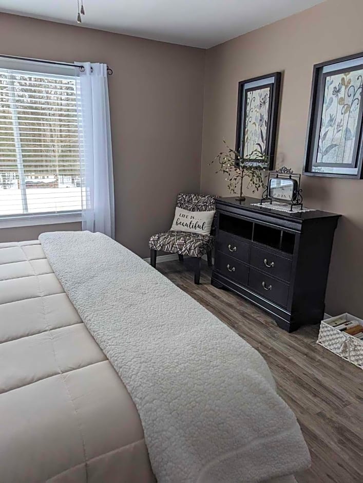 Suite in the Bush-Private Apartment