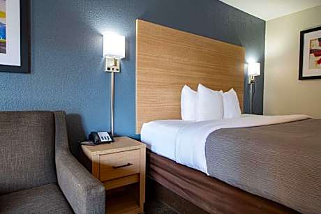 Standard King Room - Non-Smoking