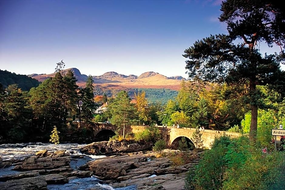 Waterfall Lodge - private waterfall and sauna