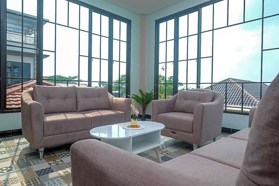 Urbanview Grand Lotus Hotel by RedDoorz