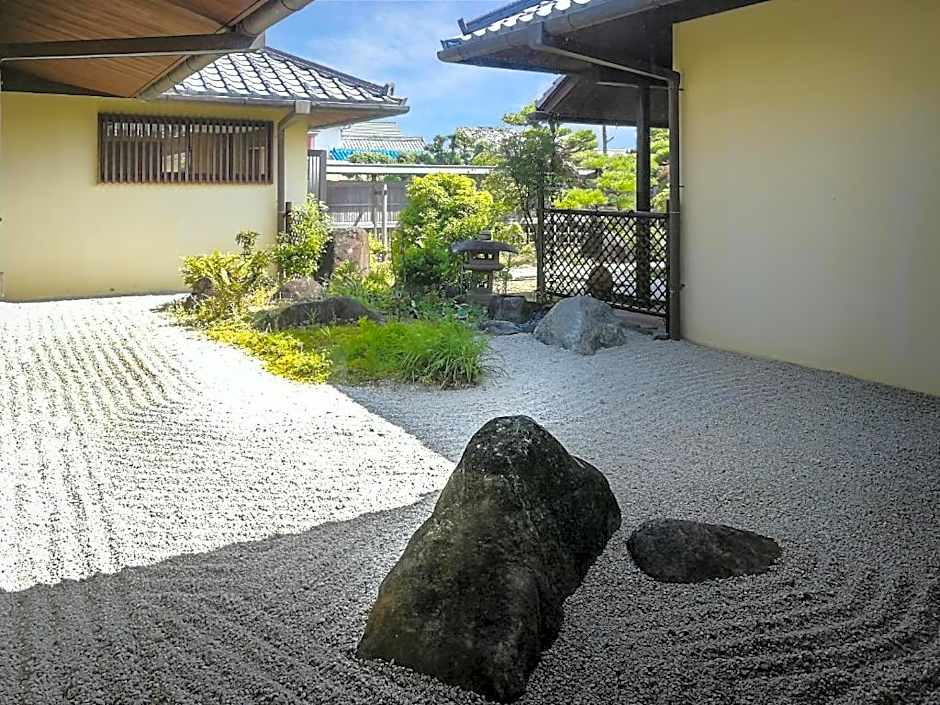 Kansai Airport Hotel Pine Villa