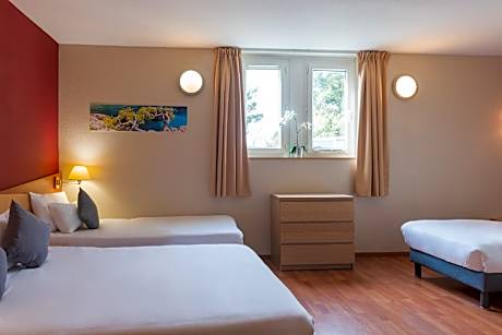 family room capacity 4