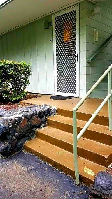 DOWNTOWN HAWAIIAN PARADISE CONDO with Hot Tub, Pool & Beach - Kona Islander Inn