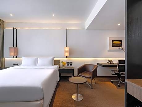 Club 10 Double Room with Lounge Access