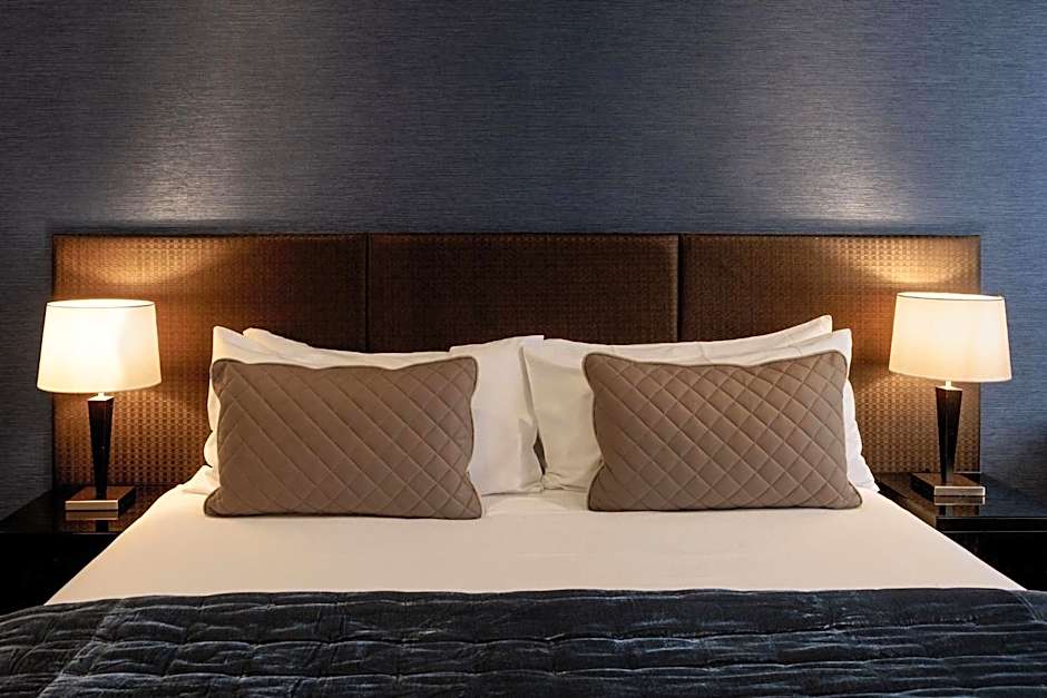 Gilmer Apartment Hotel