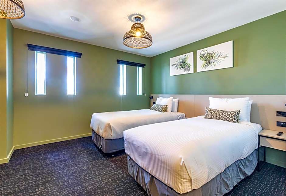 Nightcap at Commercial Hotel