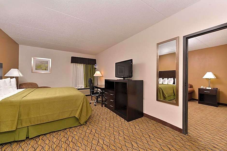 Quality Inn & Suites Matteson near I-57