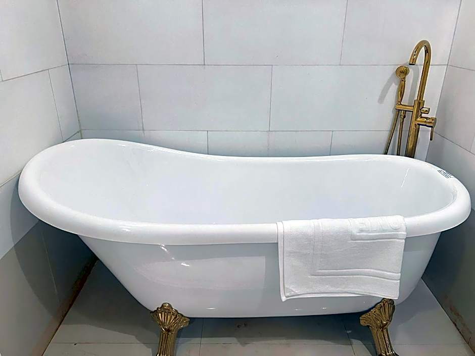 V20 Boutique Jacuzzi Hotel