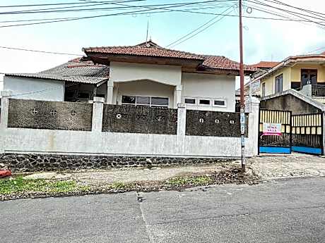 Hotel O Villa Cemara Syariah