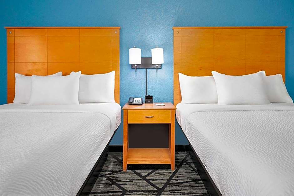 La Quinta Inn & Suites by Wyndham Alvarado