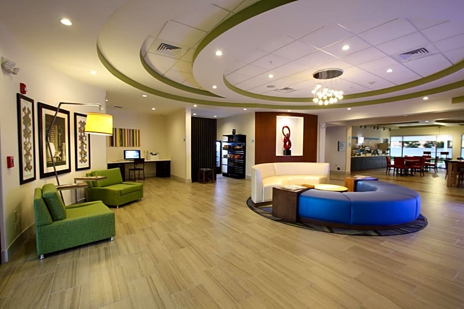 Holiday Inn Express & Suites Lakeland South, an IHG Hotel