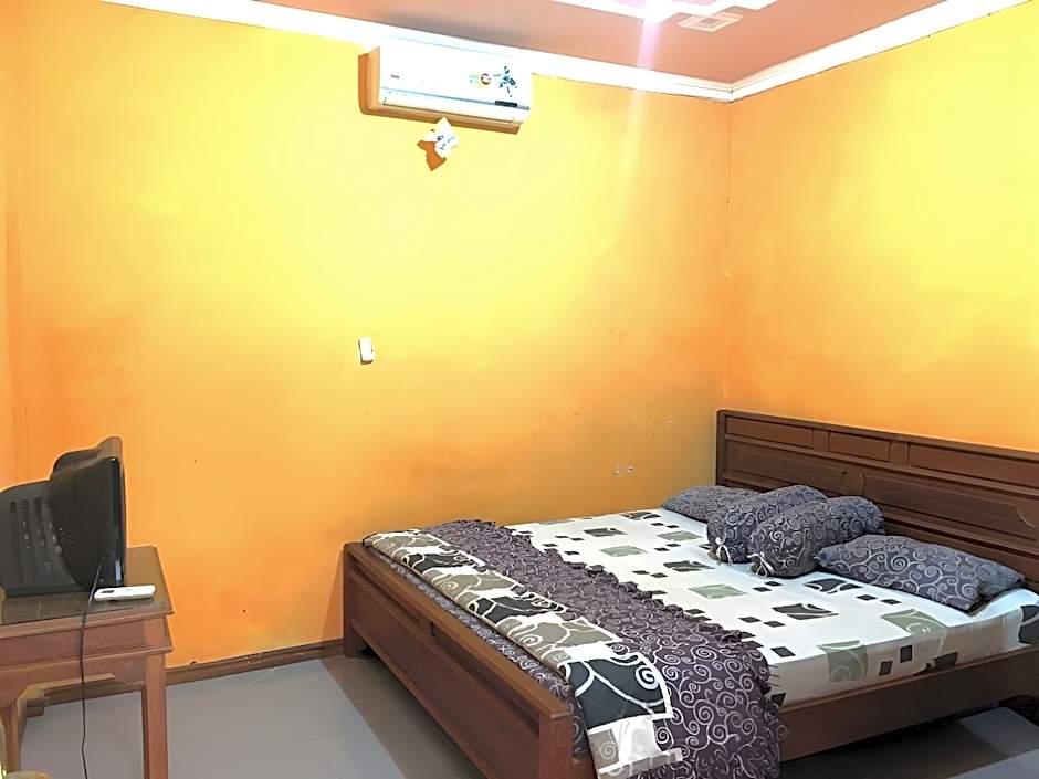 Hotel Alami near Alun-Alun Klaten by ZUZU