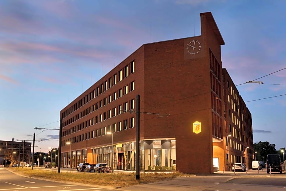 Super 8 by Wyndham Mainz Zollhafen