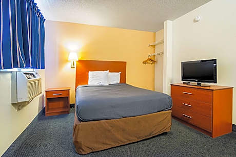 Deluxe Queen Room - Non-Smoking