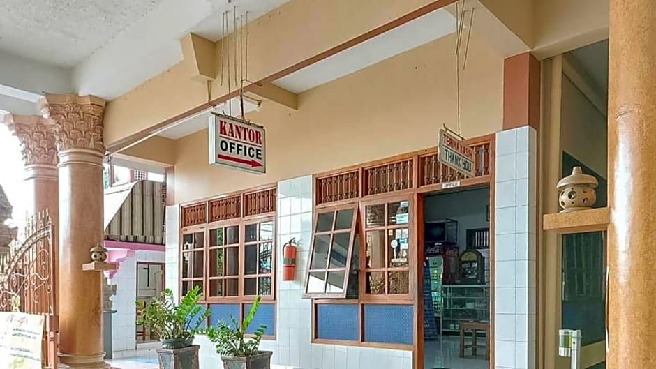 Hotel Shinta 1 near Stasiun Kertosono Mitra RedDoorz