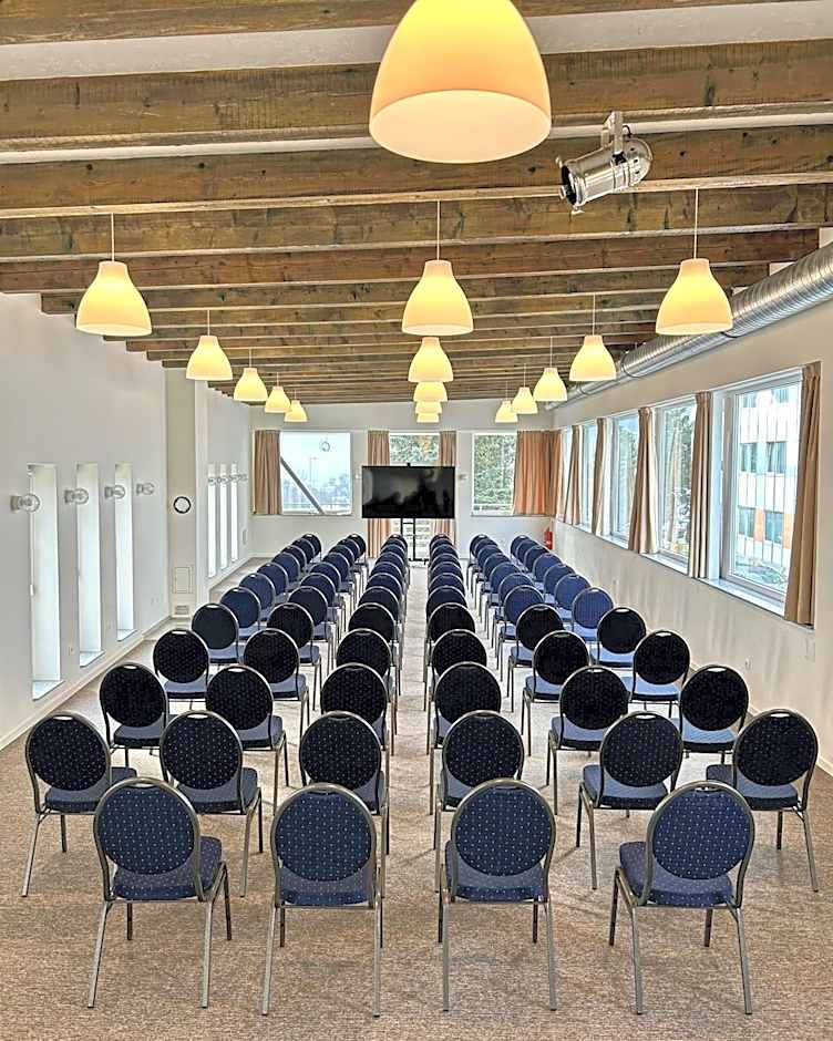 City Hotel B&B, reception 24 7, 800m od-from R1, free parking