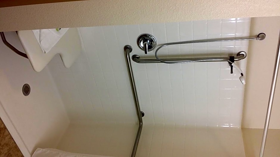 American Inn & Suites