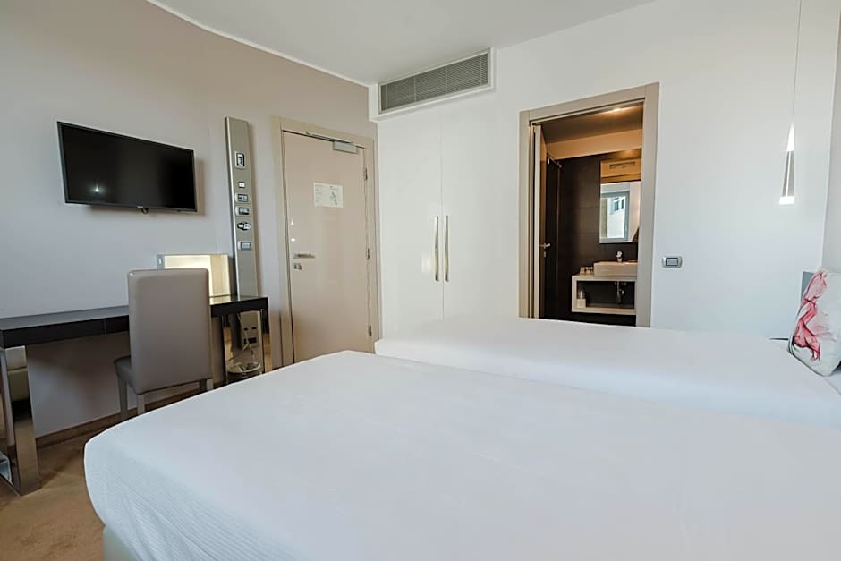 For You Hotel