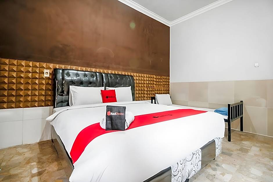 RedDoorz near Millennium ICT Center Medan