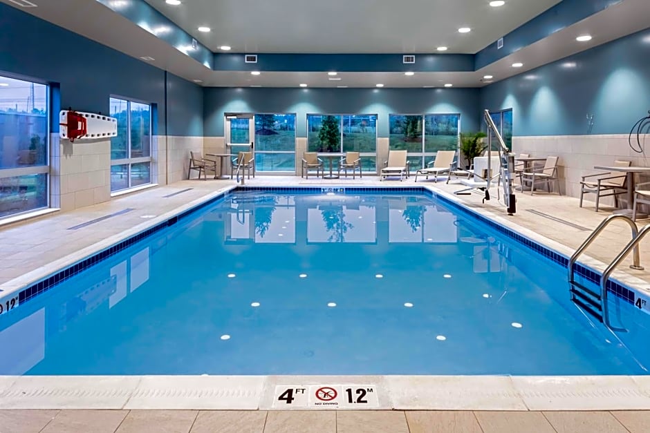 Holiday Inn Express And Suites Madison By IHG