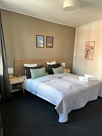 Deluxe Family Room