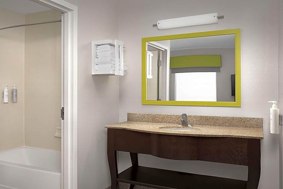 Hampton Inn By Hilton & Suites Durham North I-85