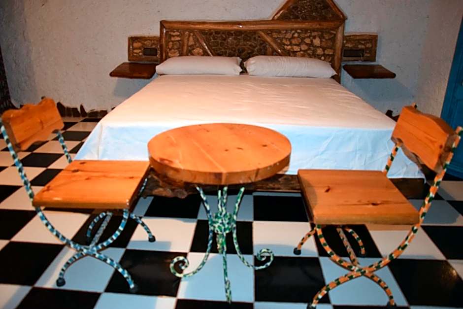 Photo 1 of 10 of 1 Queen Bed