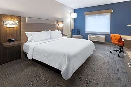 1 Queen Bed Standard