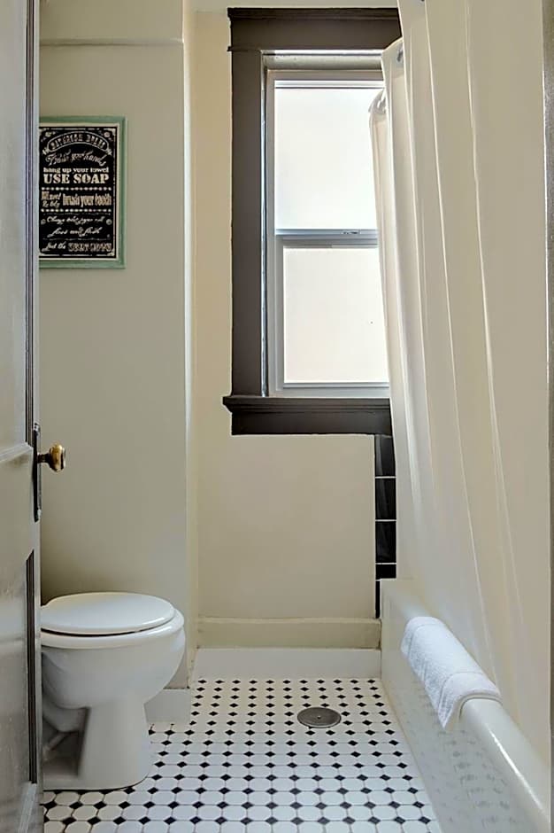 Gardner Hotel
