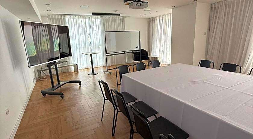 Island Suites Hotel
