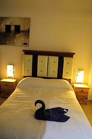 Deluxe Room (1 adult + 1 child)