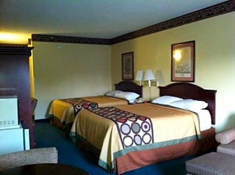 Deluxe Queen Suite with Two Queen Beds - Non-Smoking