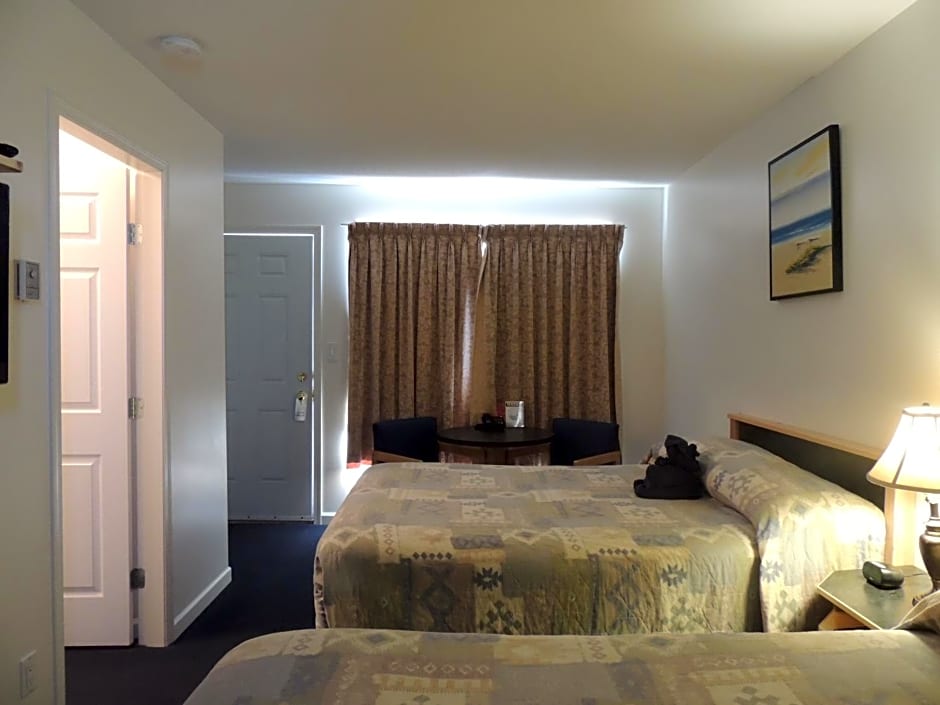 100 Mile Motel & RV Park