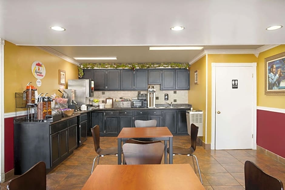 Super 8 by Wyndham Baton Rouge/I-12