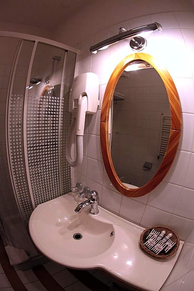 Dedek Park - historyczny dworek w pięknym Parku Skaryszewskim obok Stadionu Narodowego