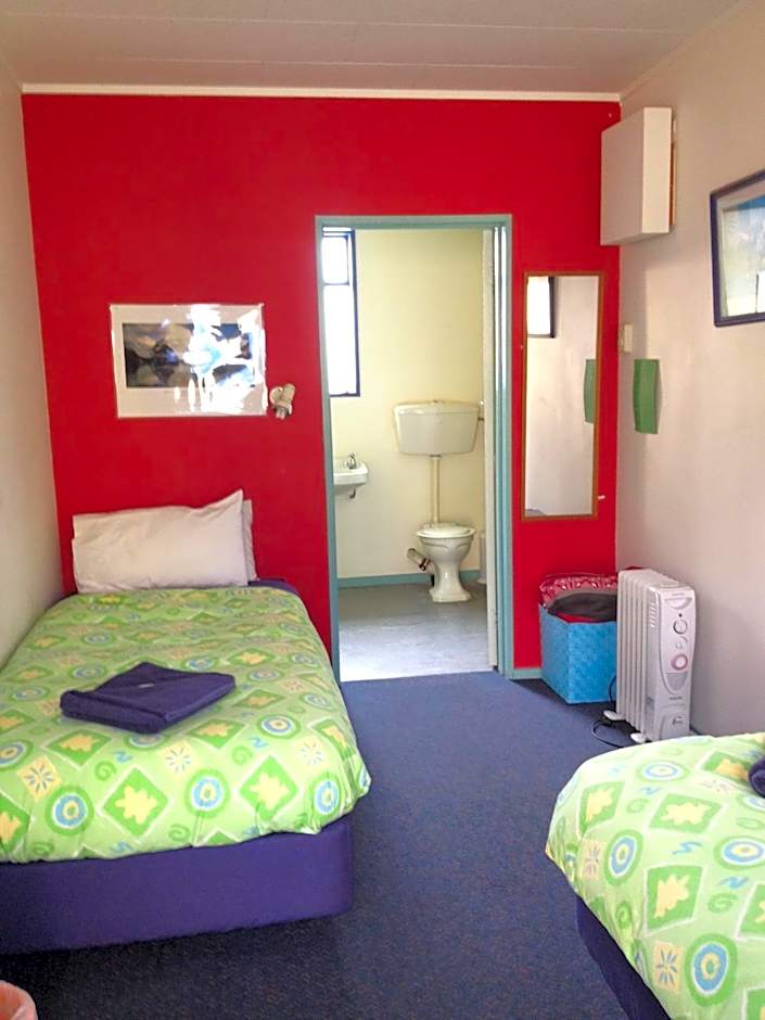 Sequoia Lodge Backpackers