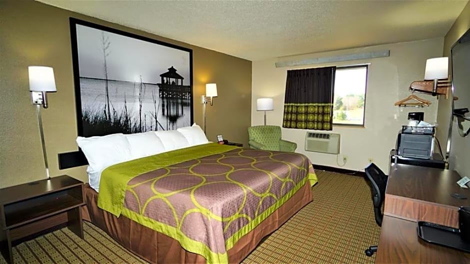Super 8 by Wyndham Greenville