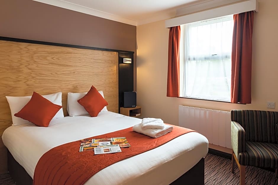 Photo 1 of 13 of Double Room