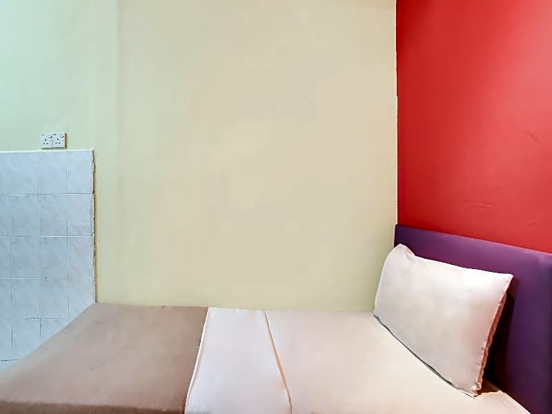 OYO 89615 T Family Hotel