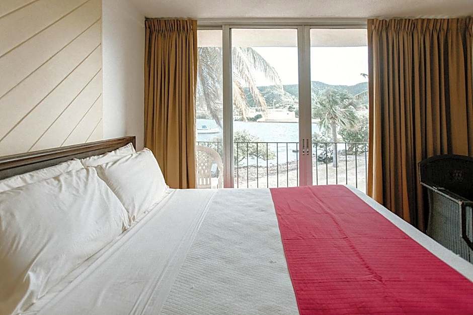 Hotel On The Cay