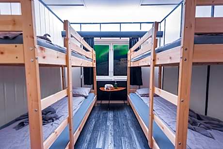 Bed in 4-Bed Mixed Dormitory Room with Sink